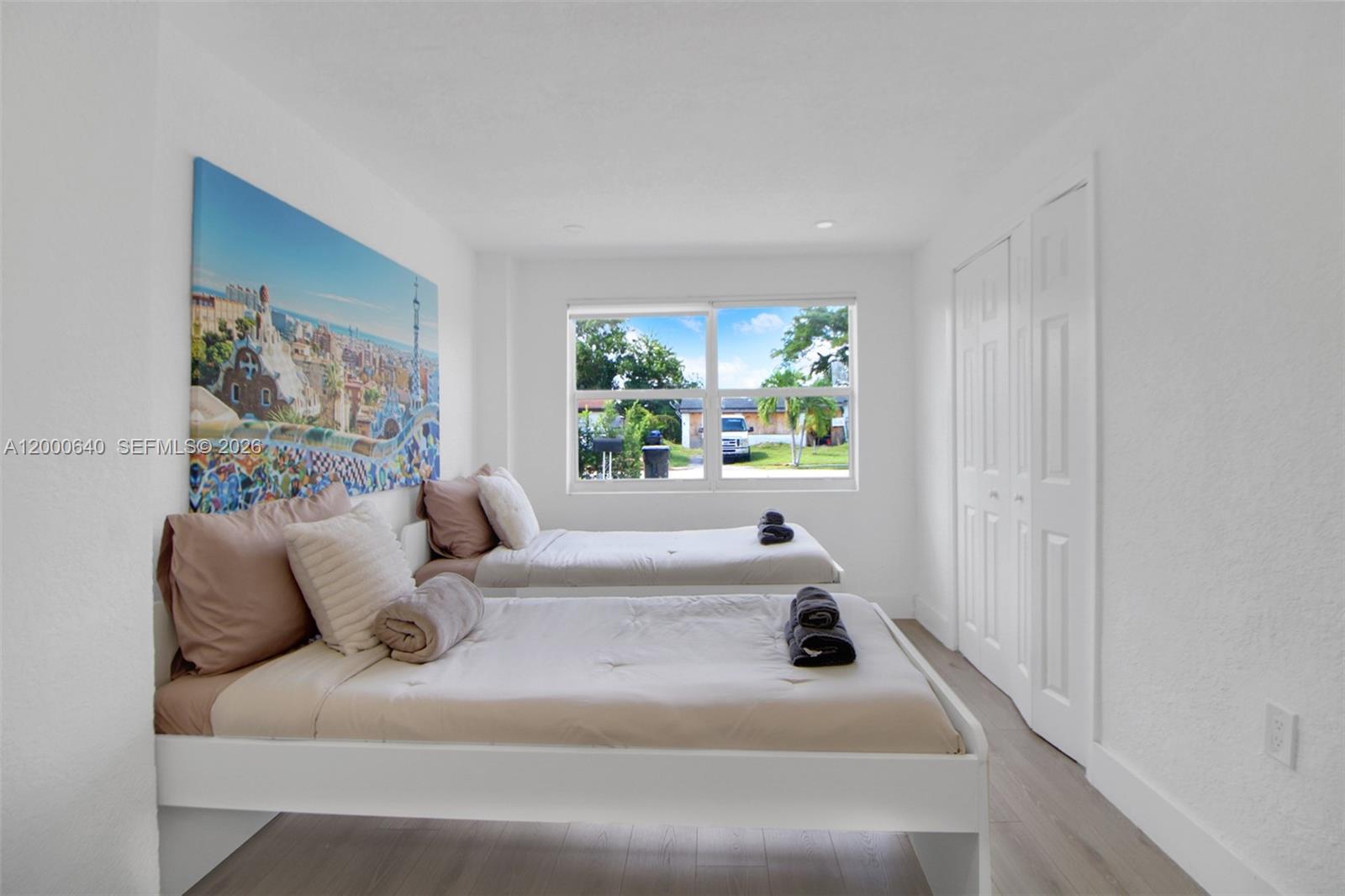 SUN RAY HOMES GREYNOLDS P - Residential Lease