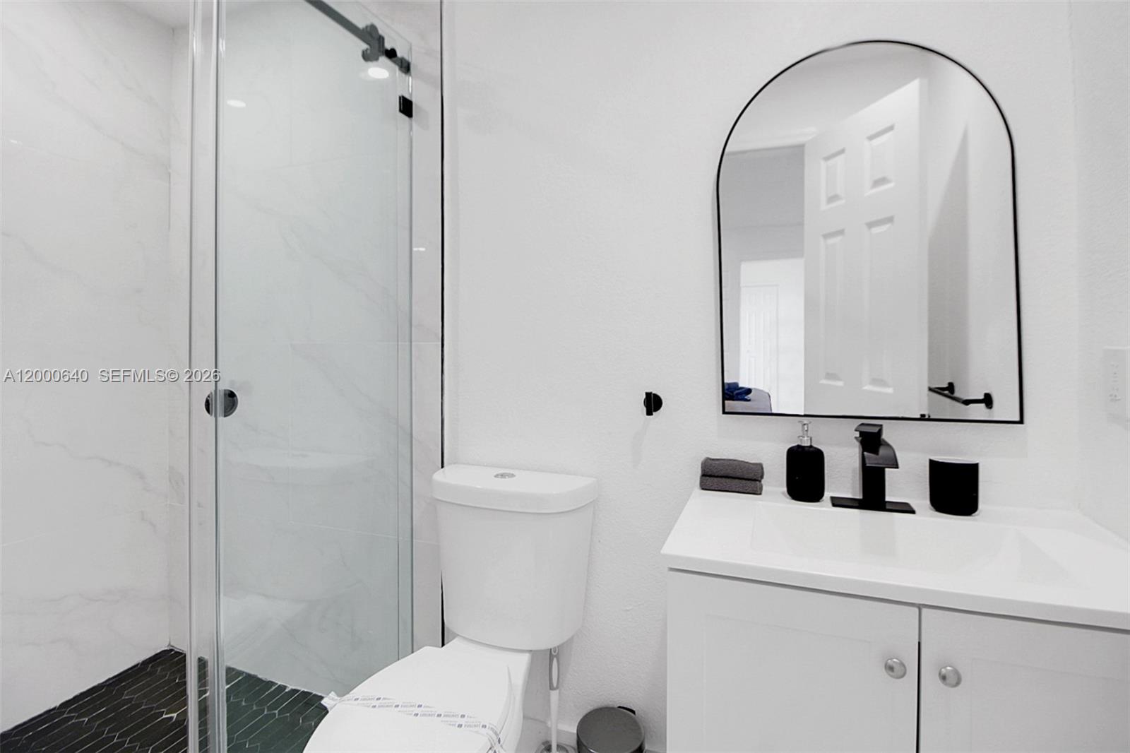 SUN RAY HOMES GREYNOLDS P - Residential Lease