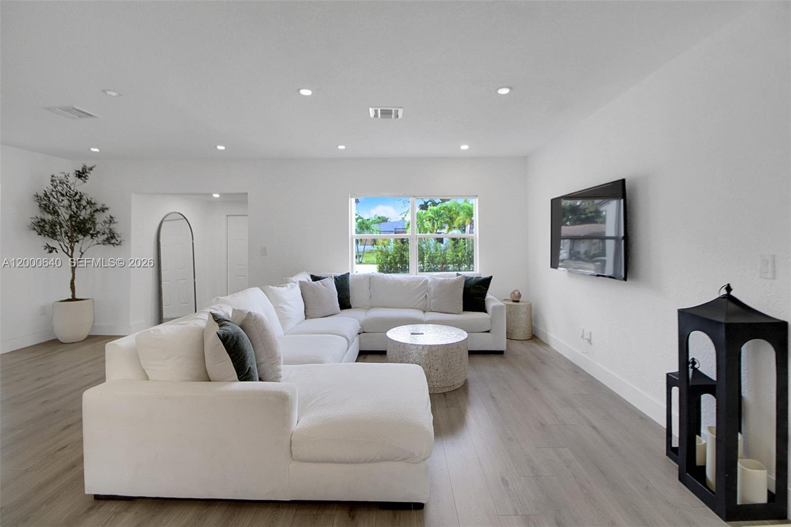 SUN RAY HOMES GREYNOLDS P - Residential Lease