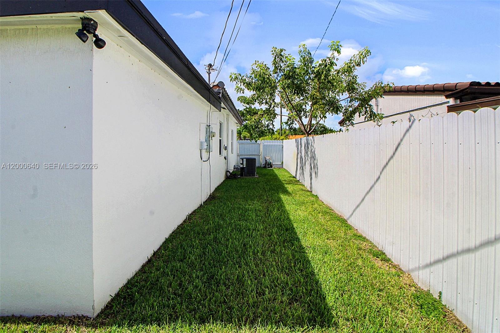 SUN RAY HOMES GREYNOLDS P - Residential Lease