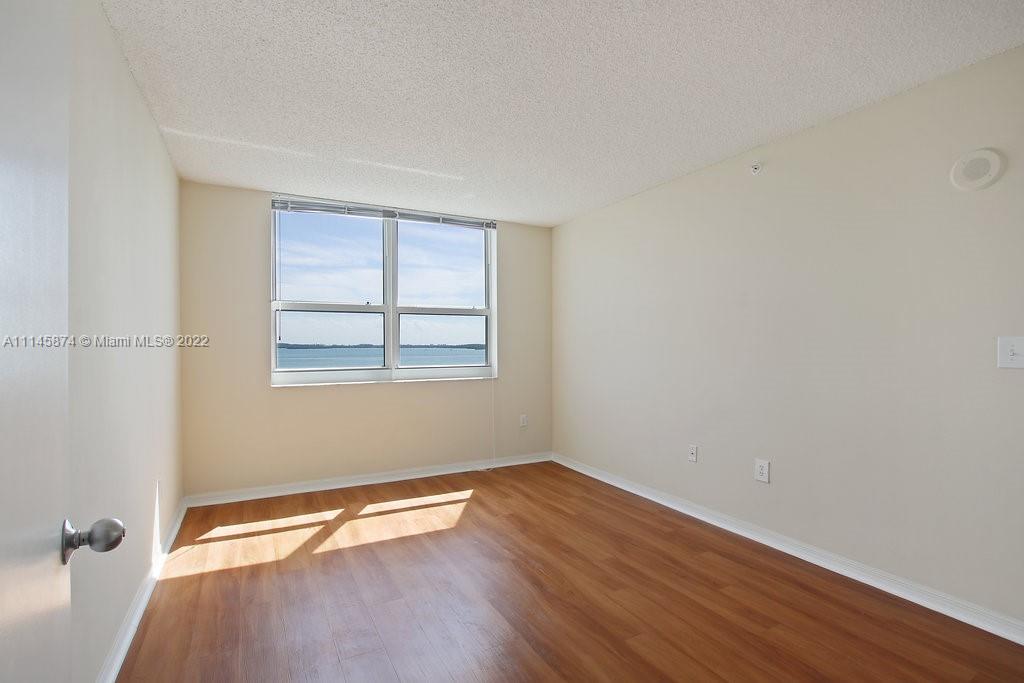 Yacht Club Brickell - Residential Lease