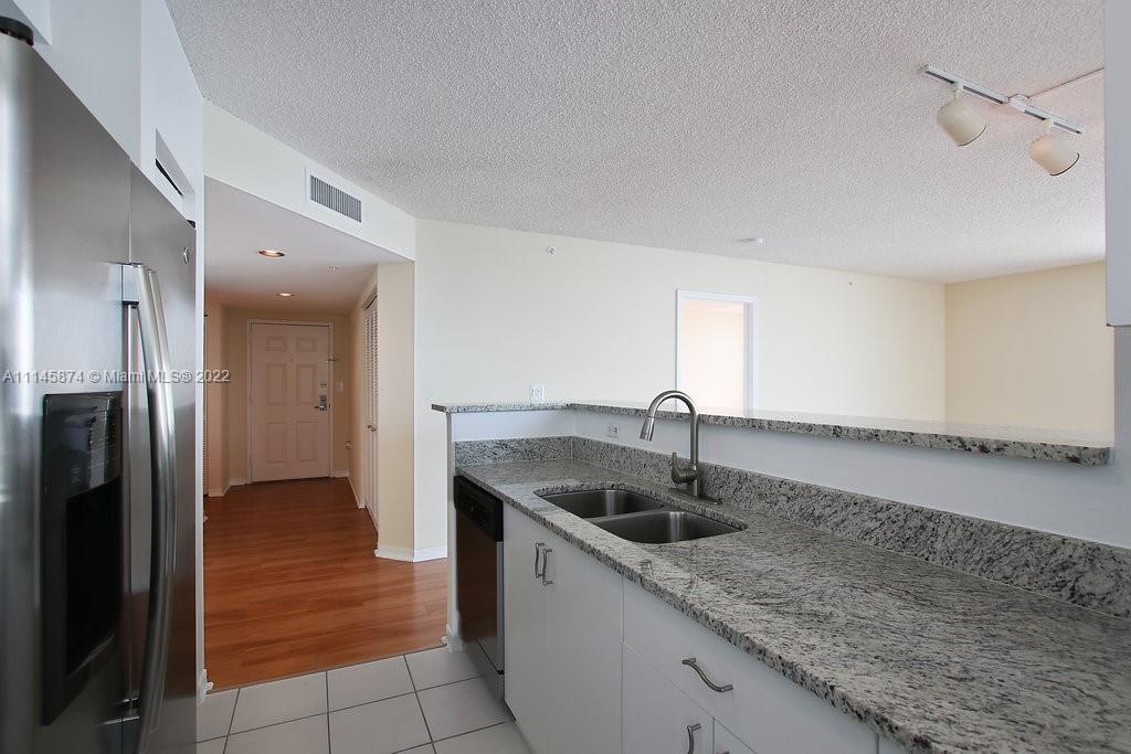 Yacht Club Brickell - Residential Lease