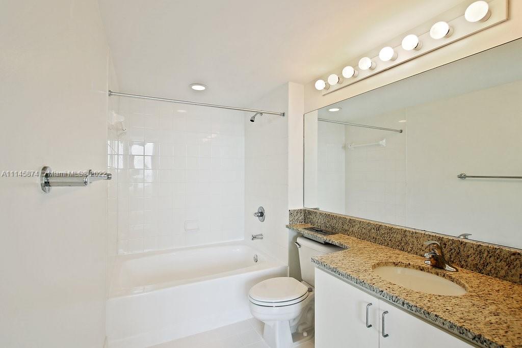 Yacht Club Brickell - Residential Lease