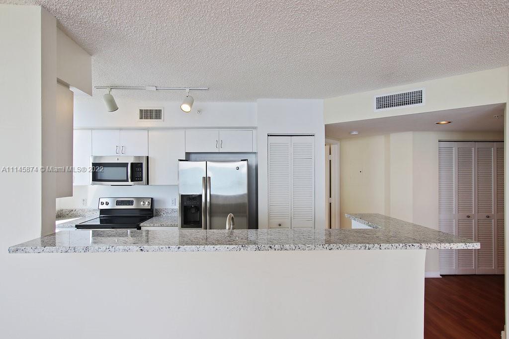Yacht Club Brickell - Residential Lease