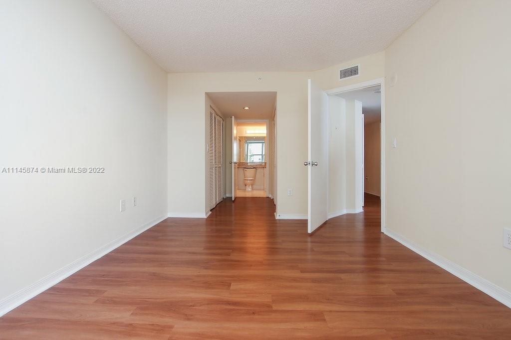 Yacht Club Brickell - Residential Lease
