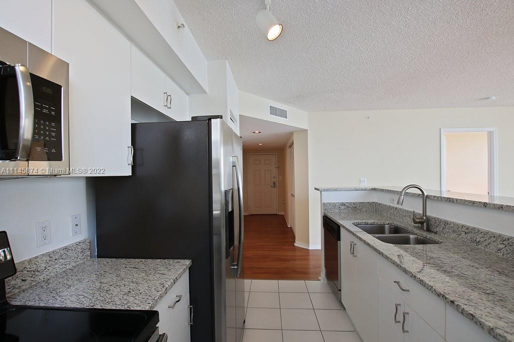 Yacht Club Brickell - Residential Lease