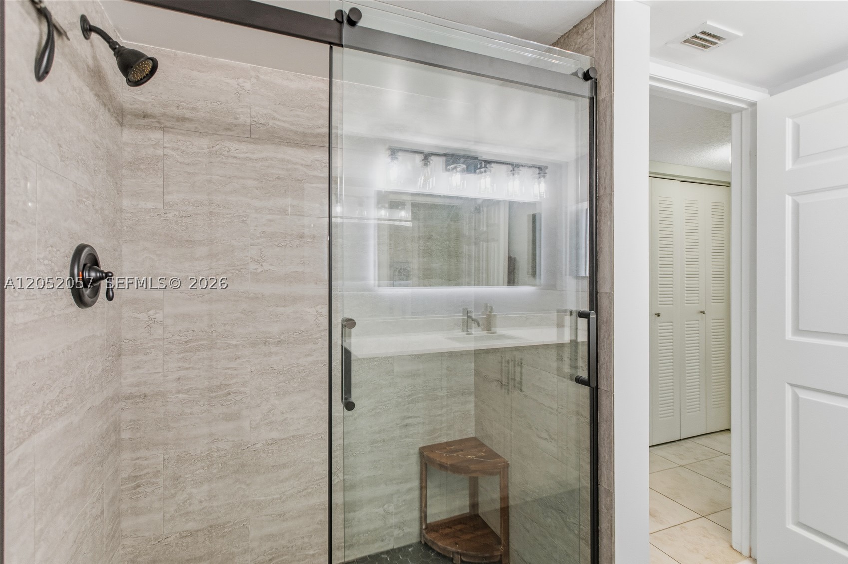 ROYAL GRAND CONDO - Residential Lease