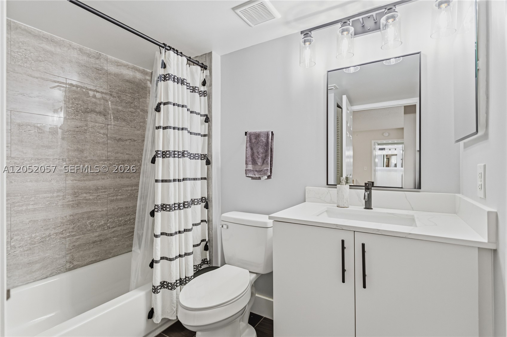 ROYAL GRAND CONDO - Residential Lease