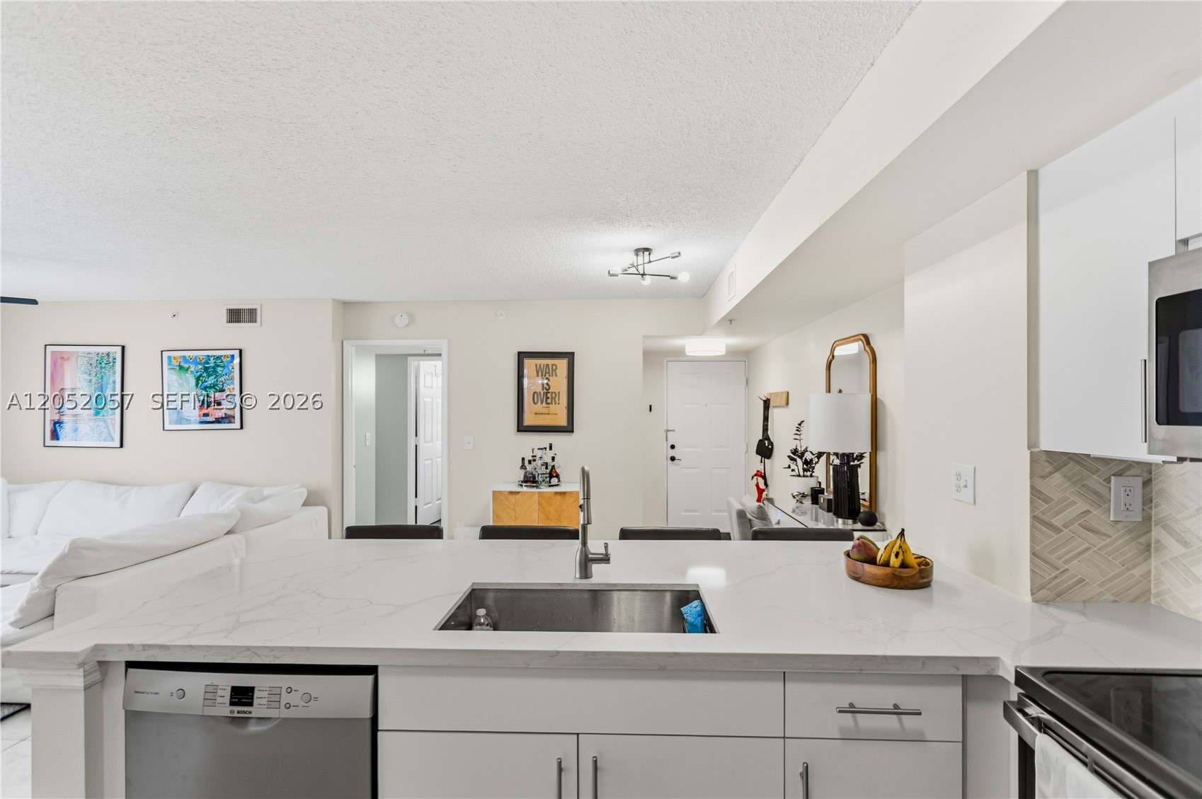 ROYAL GRAND CONDO - Residential Lease