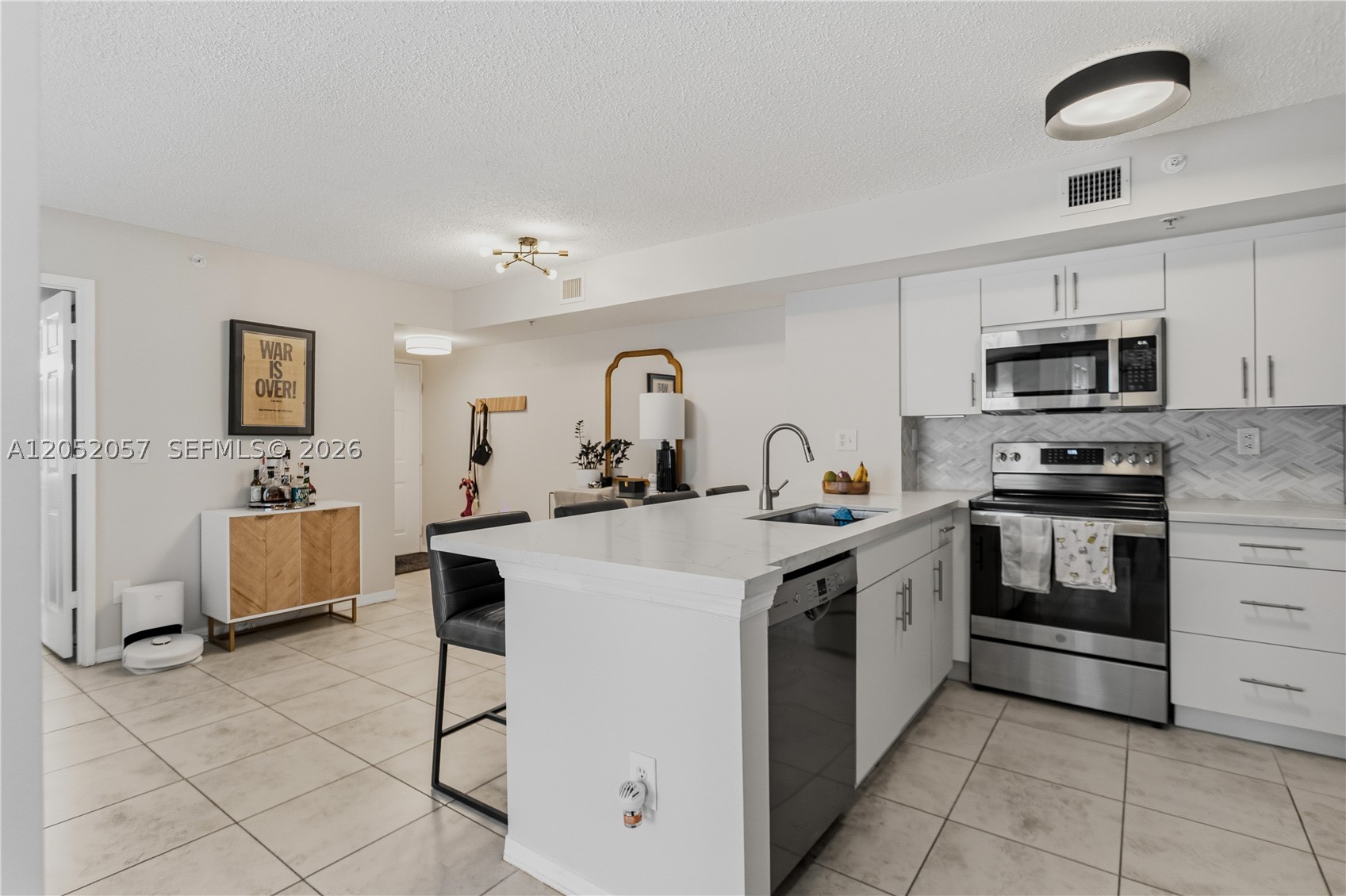 ROYAL GRAND CONDO - Residential Lease