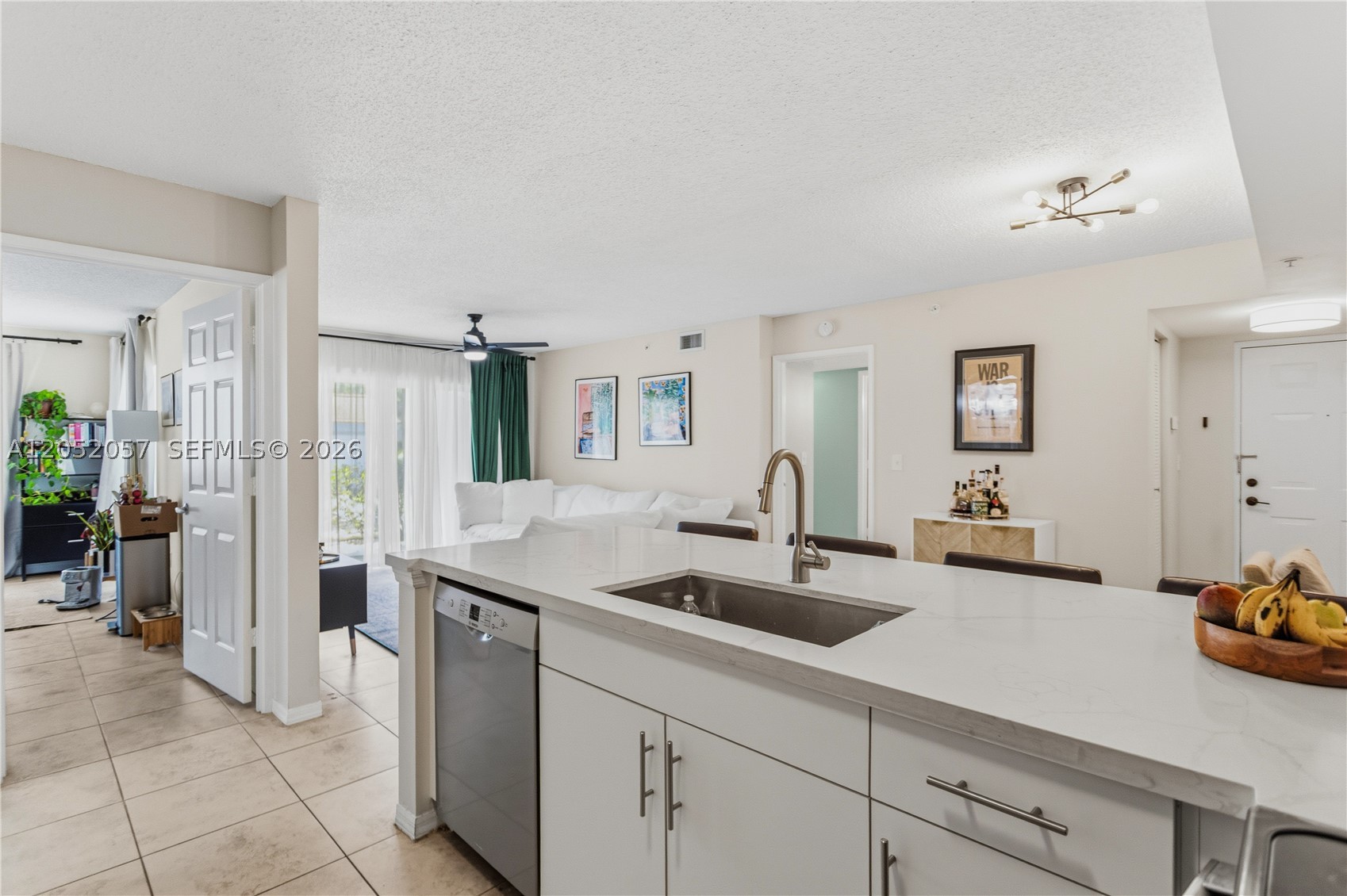 ROYAL GRAND CONDO - Residential Lease