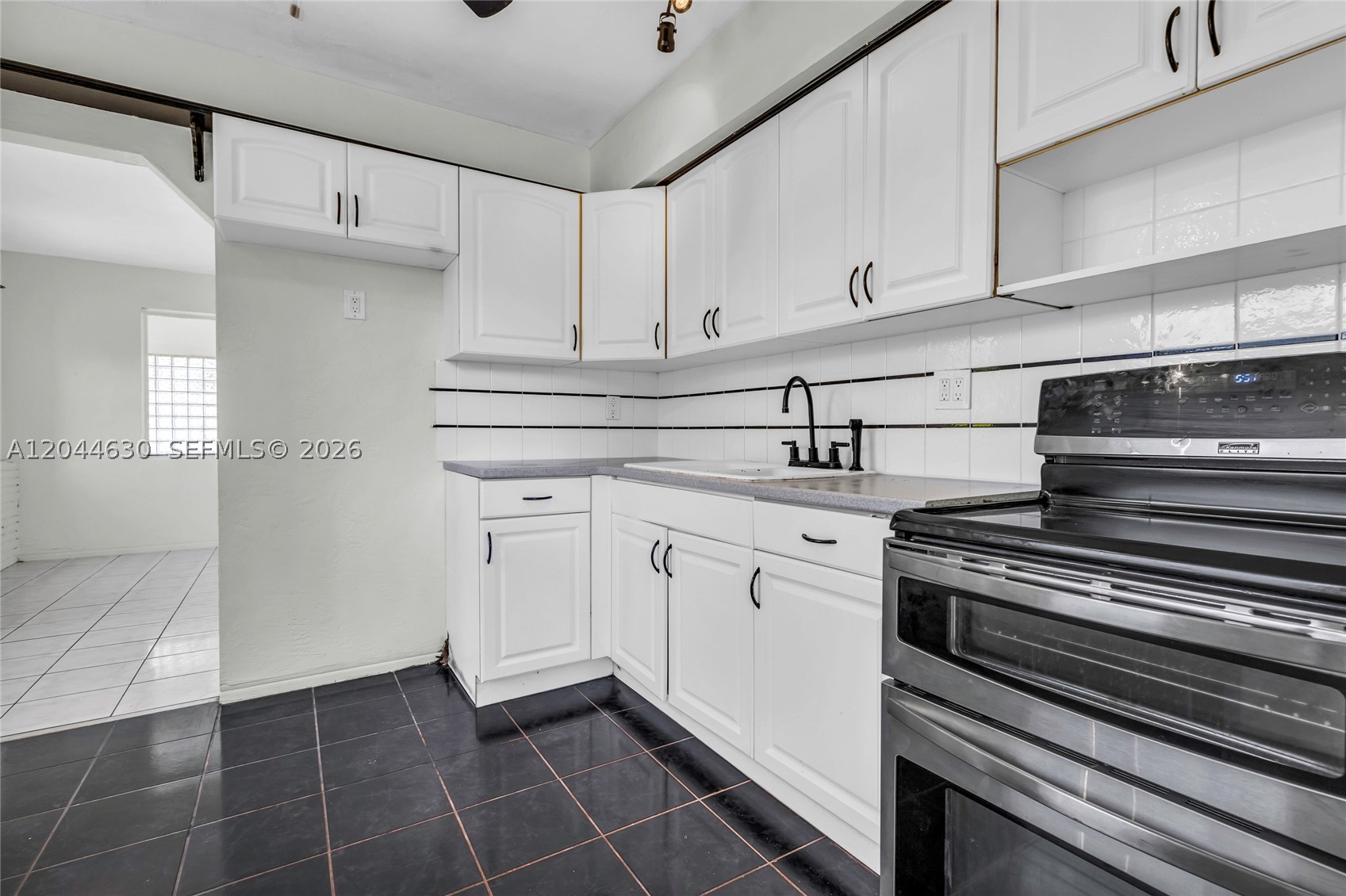 HOLLYWOOD LITTLE RANCHES - Residential