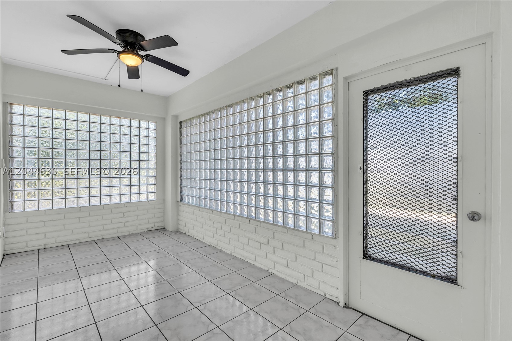 HOLLYWOOD LITTLE RANCHES - Residential