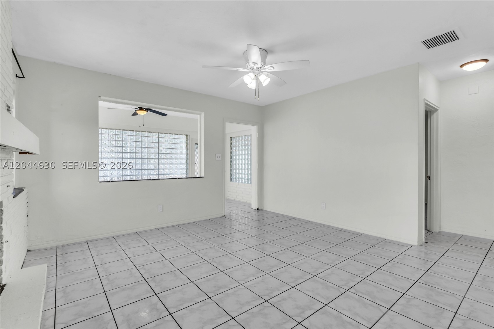 HOLLYWOOD LITTLE RANCHES - Residential