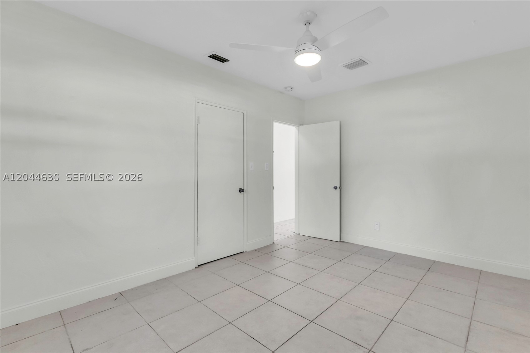 HOLLYWOOD LITTLE RANCHES - Residential