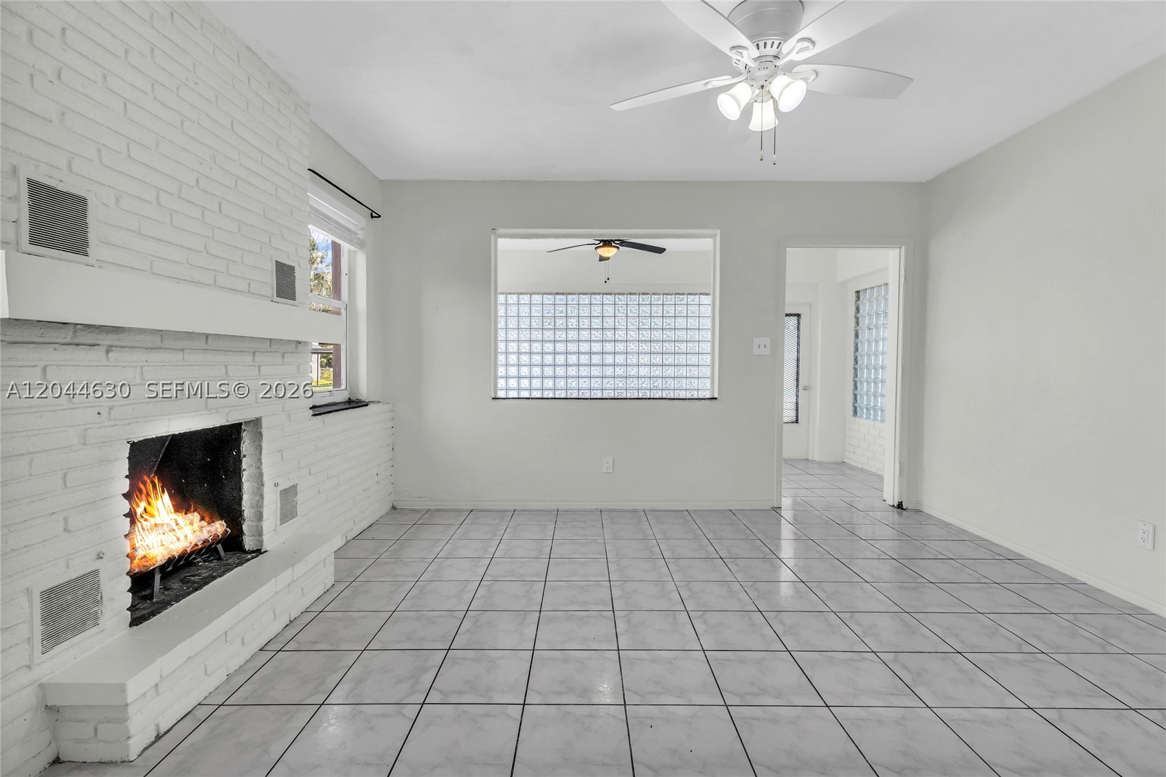 HOLLYWOOD LITTLE RANCHES - Residential