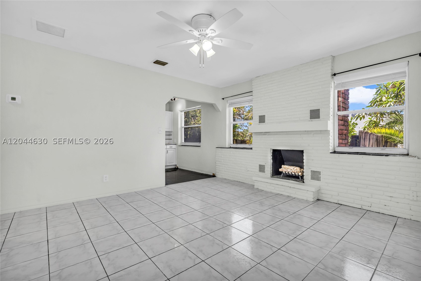 HOLLYWOOD LITTLE RANCHES - Residential