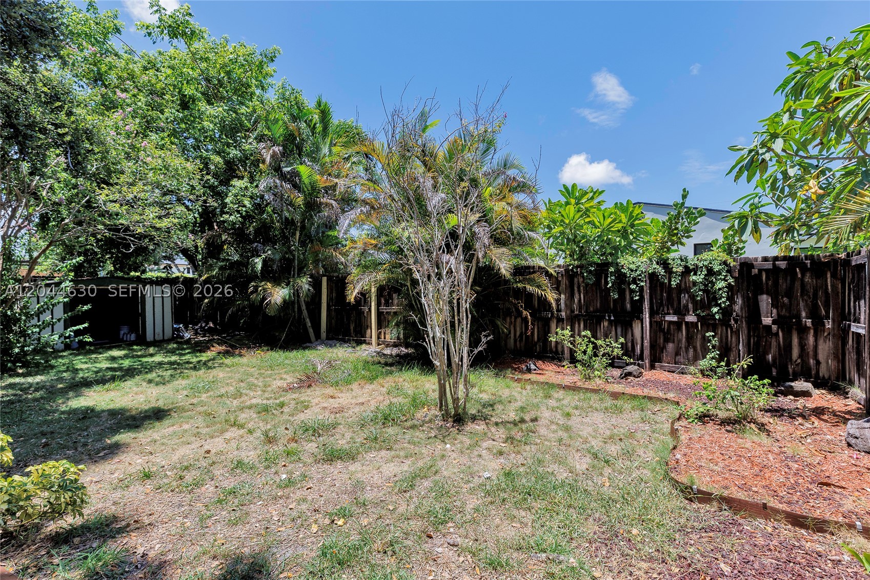 HOLLYWOOD LITTLE RANCHES - Residential