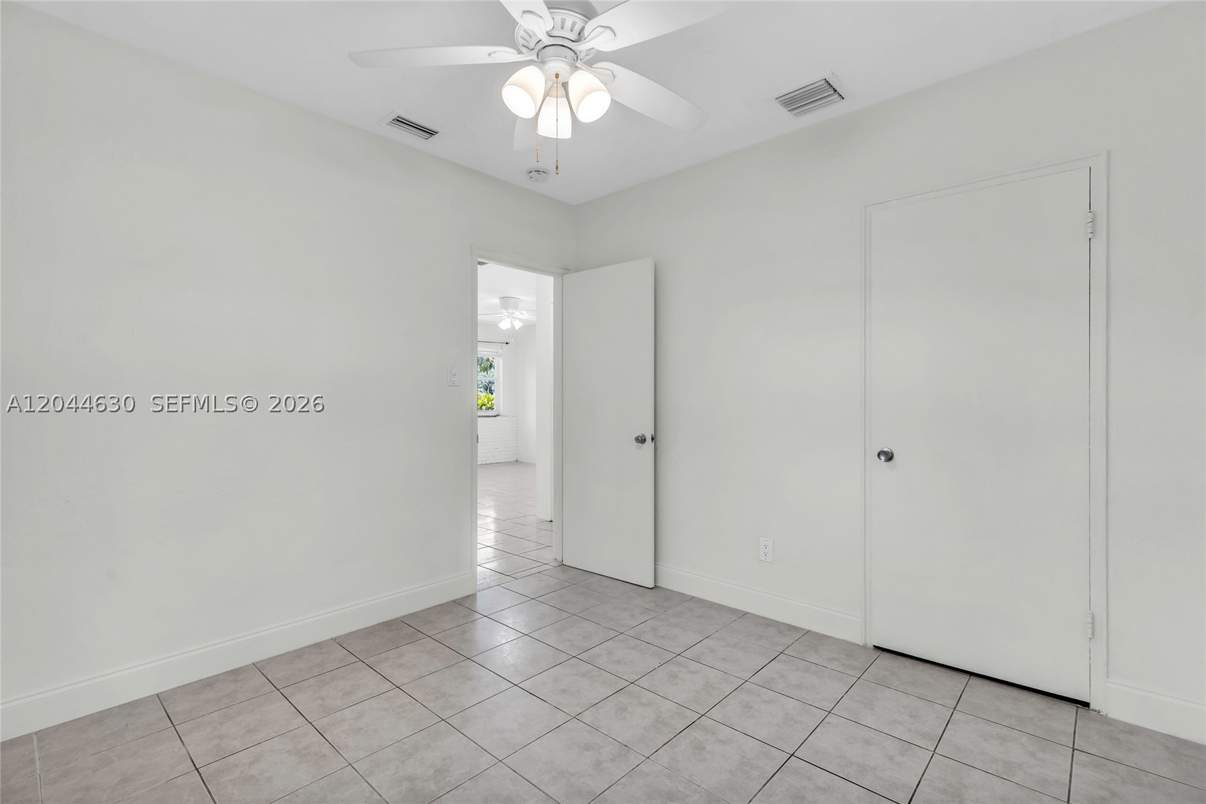 HOLLYWOOD LITTLE RANCHES - Residential