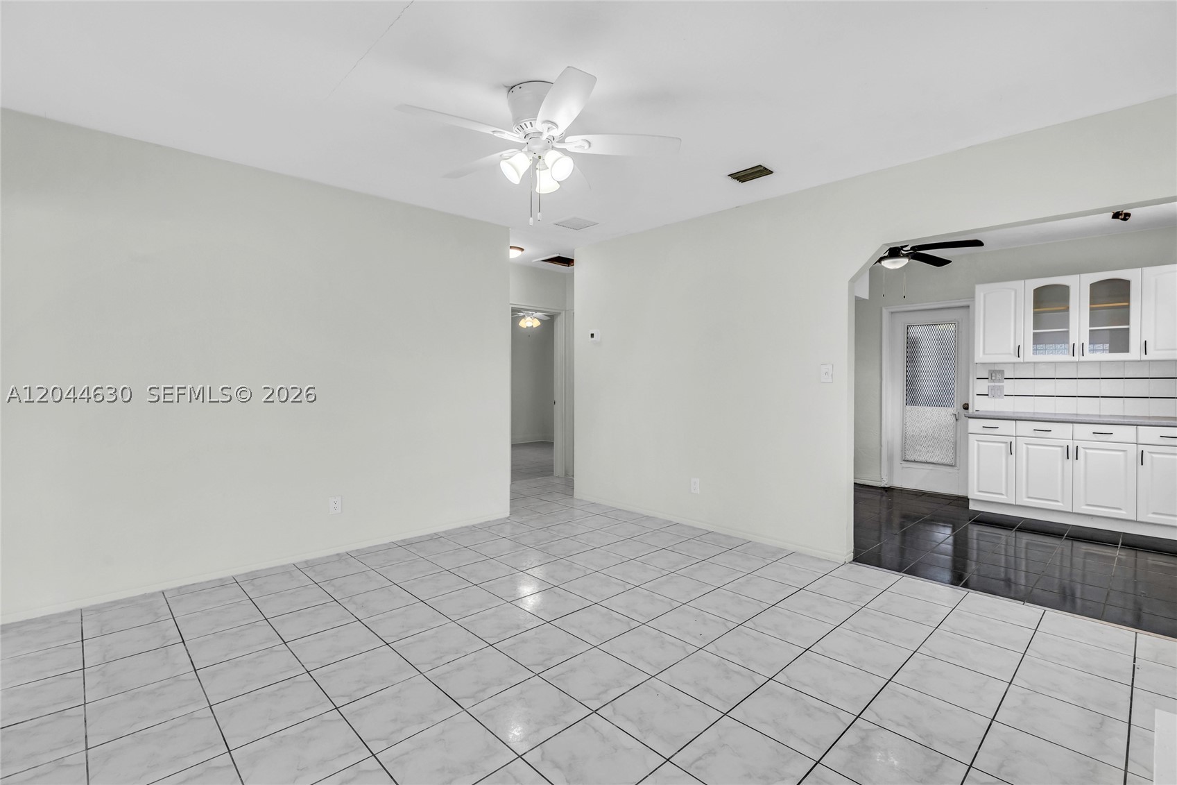HOLLYWOOD LITTLE RANCHES - Residential