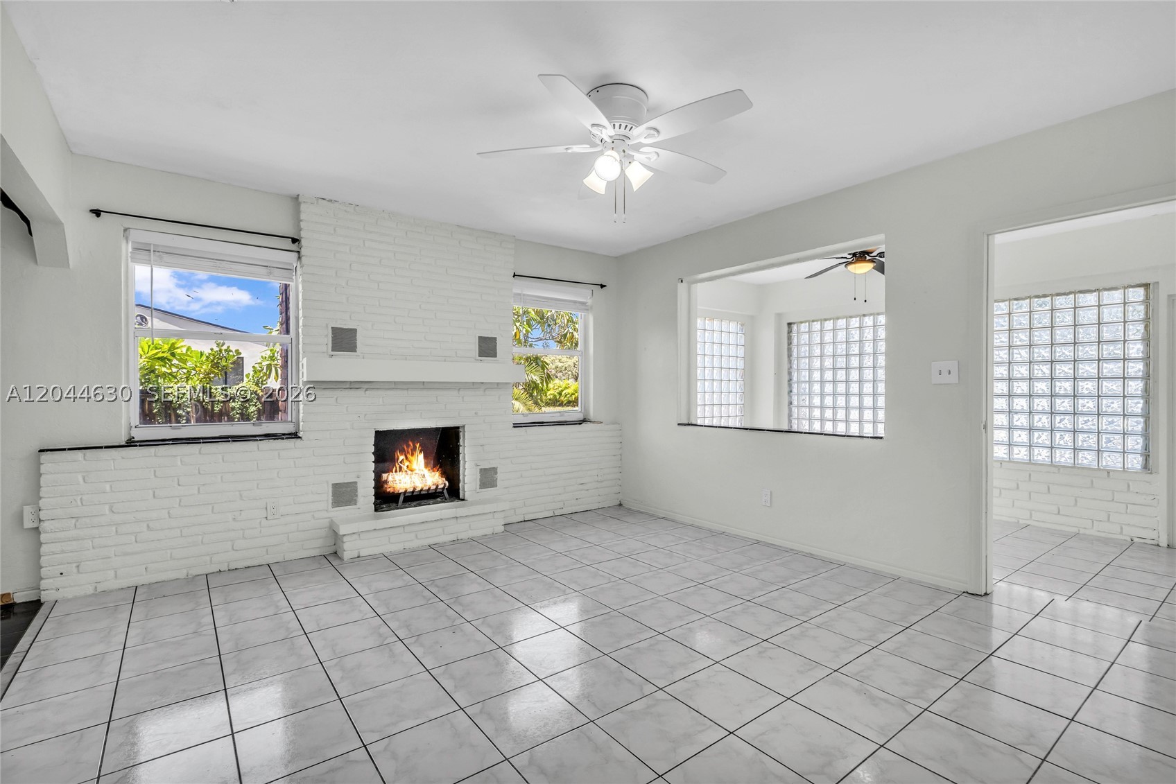 HOLLYWOOD LITTLE RANCHES - Residential