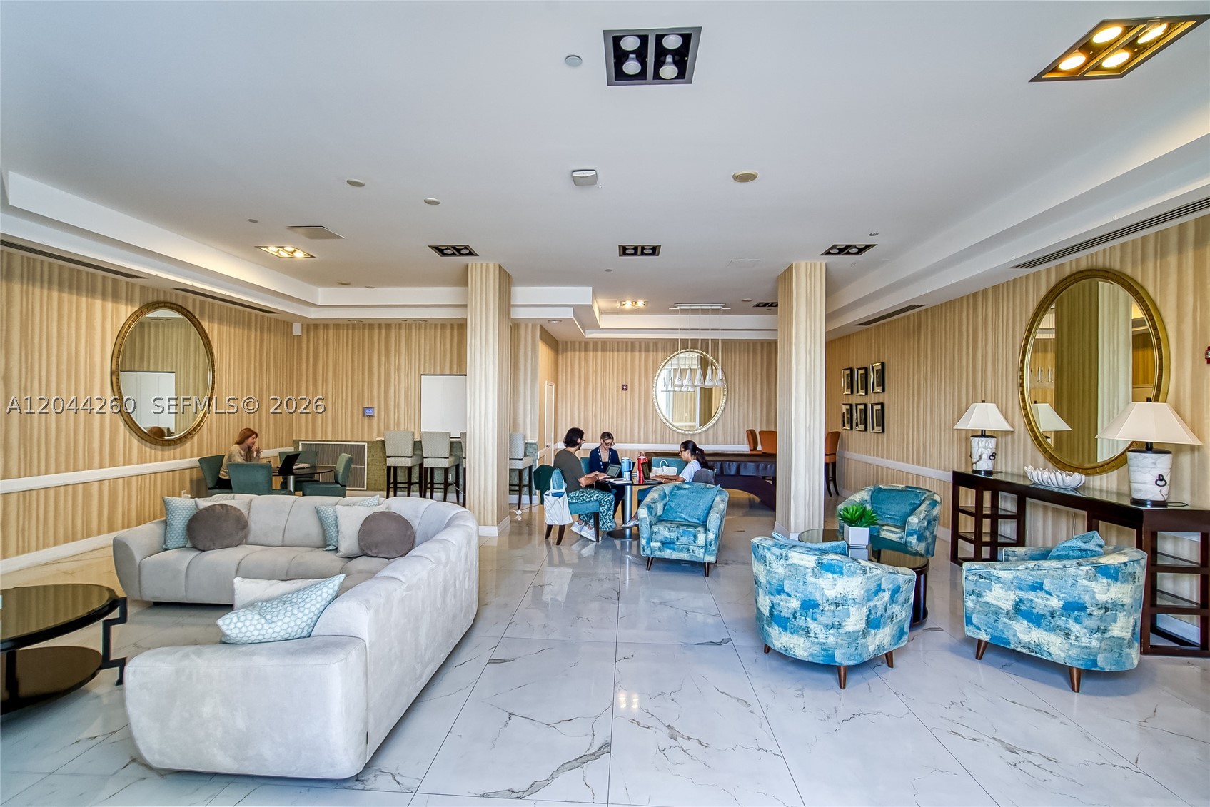 THE COLLINS CONDO - Residential