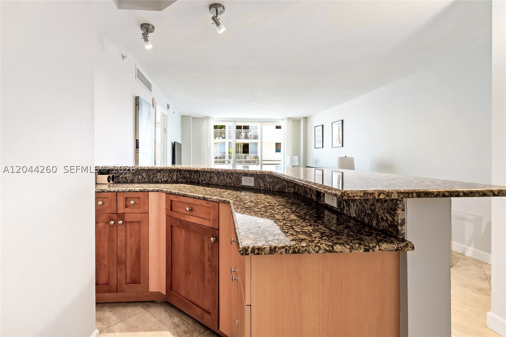 THE COLLINS CONDO - Residential
