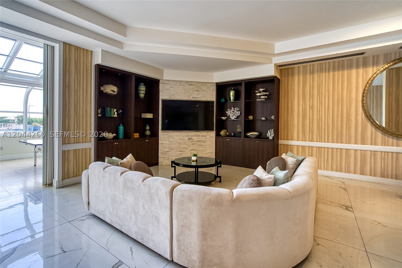 THE COLLINS CONDO - Residential