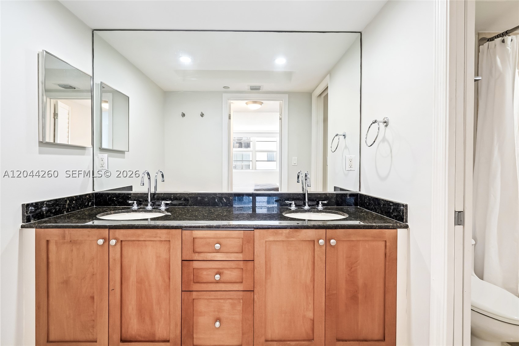 THE COLLINS CONDO - Residential