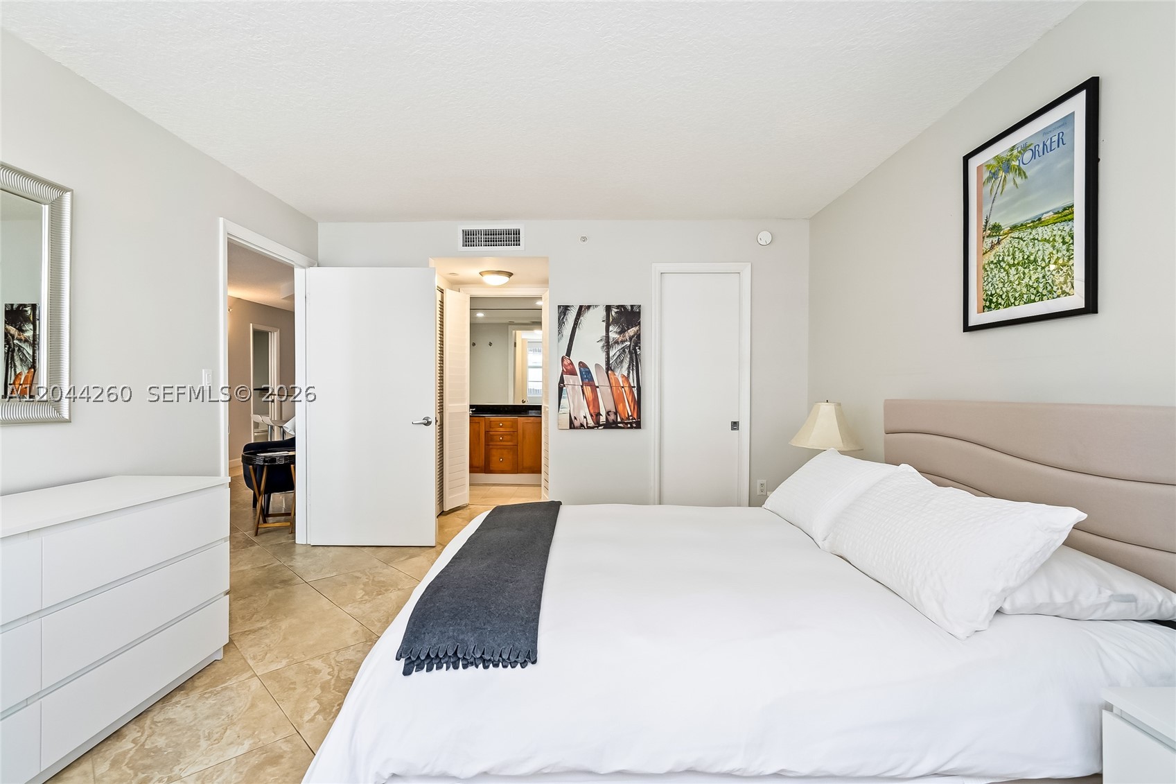 THE COLLINS CONDO - Residential