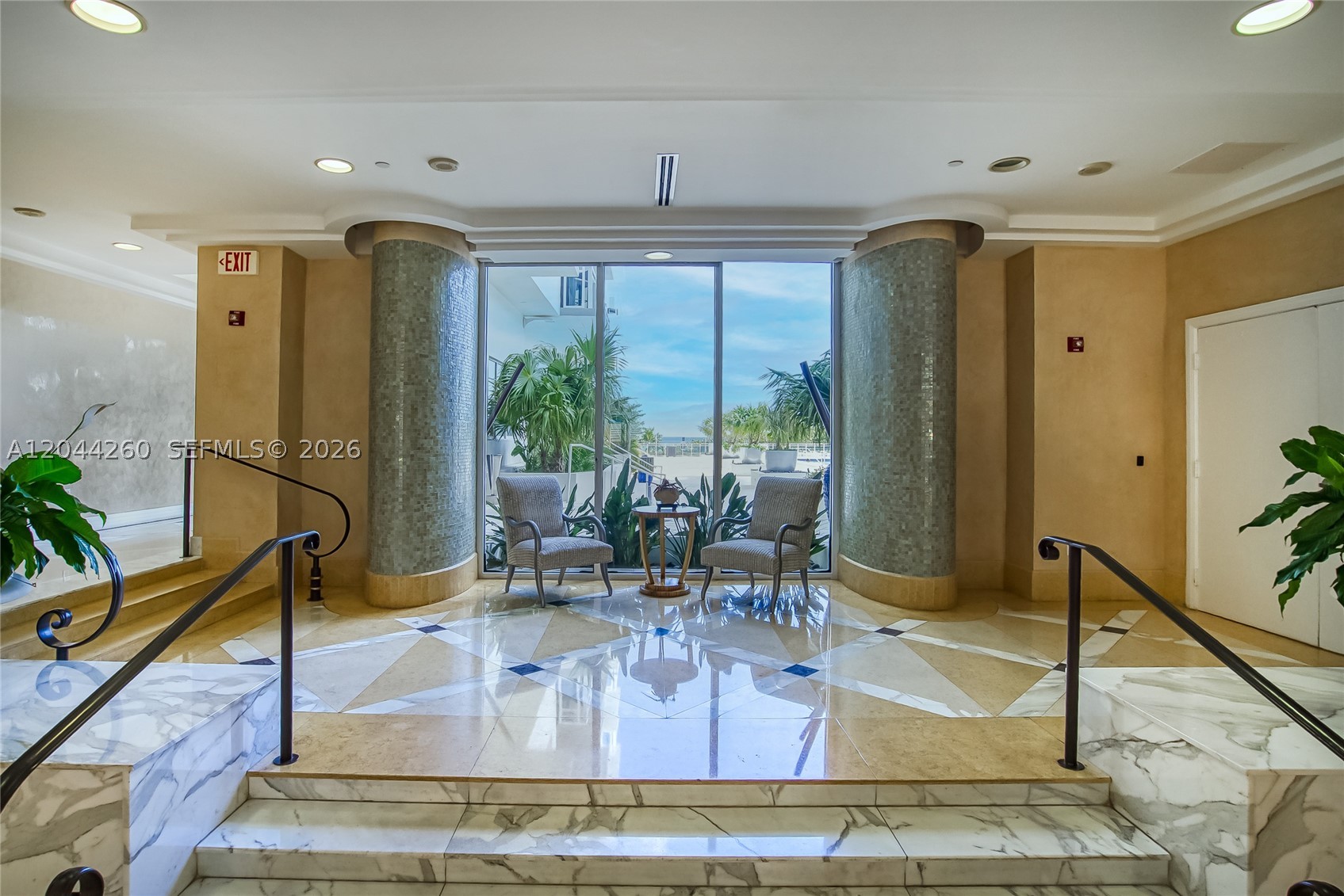 THE COLLINS CONDO - Residential