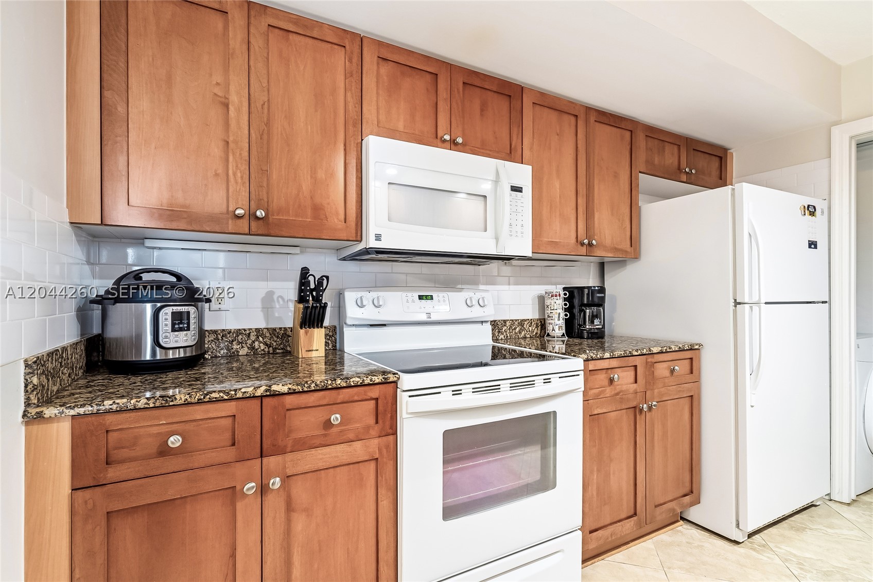 THE COLLINS CONDO - Residential