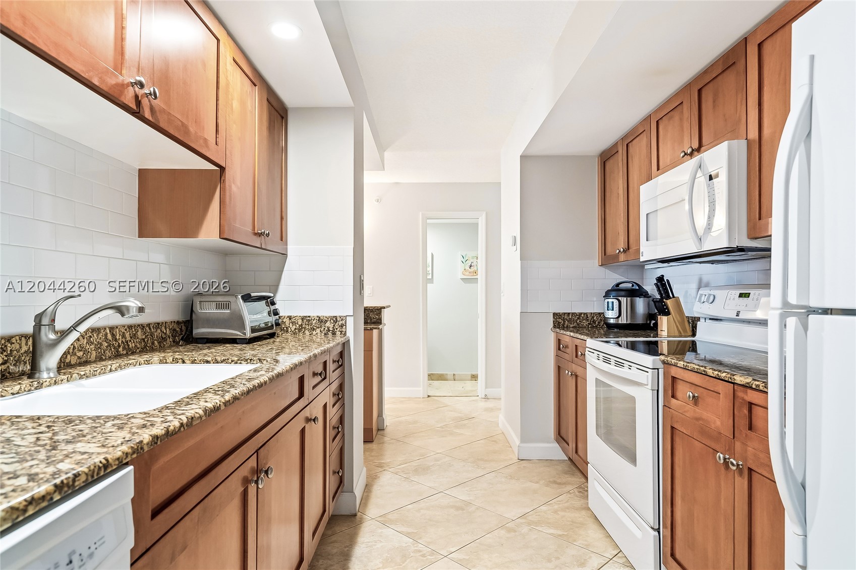 THE COLLINS CONDO - Residential