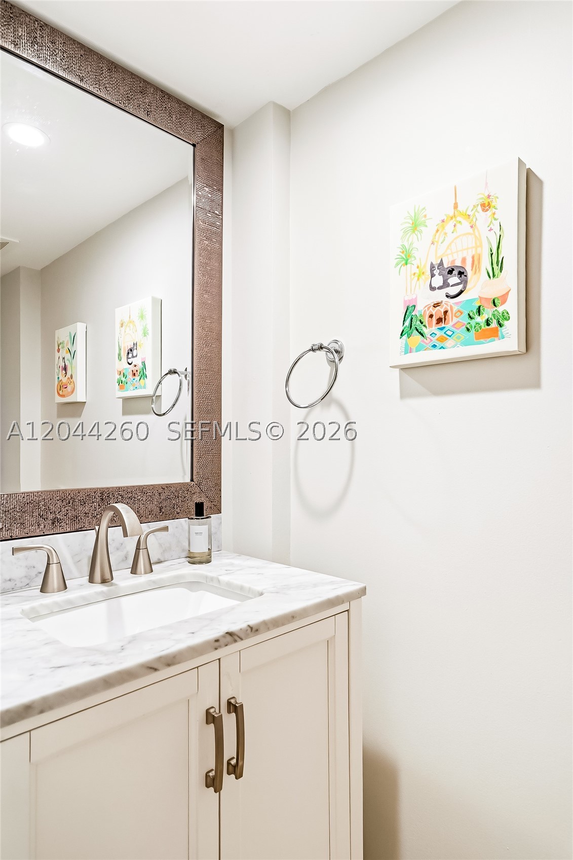 THE COLLINS CONDO - Residential
