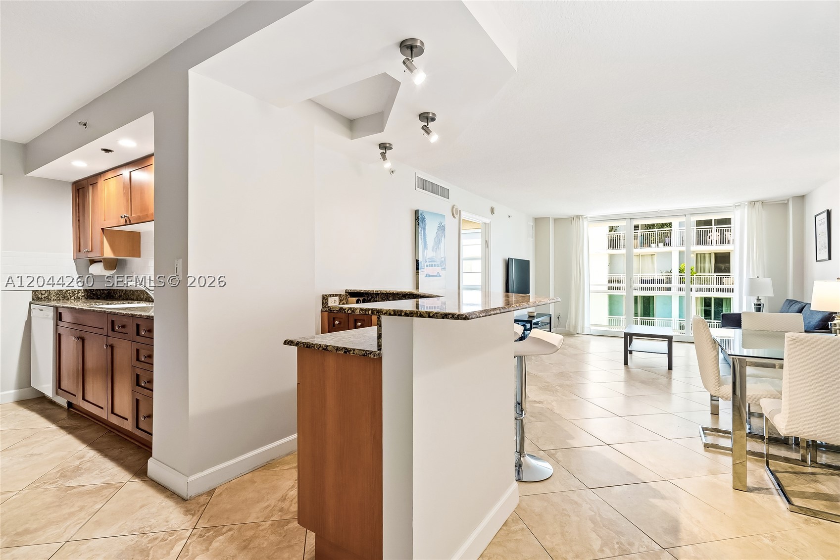 THE COLLINS CONDO - Residential