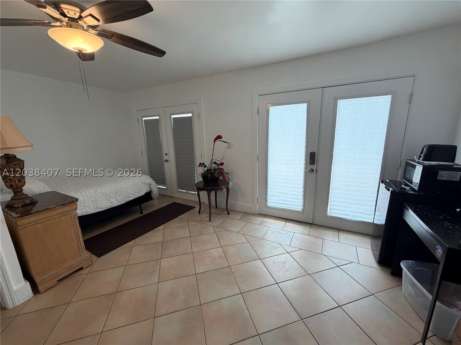 Rapid approval! Located in West Kendall unit is a one bedroom one bathroom one. parking spot available water/ electricity and WiFi is included