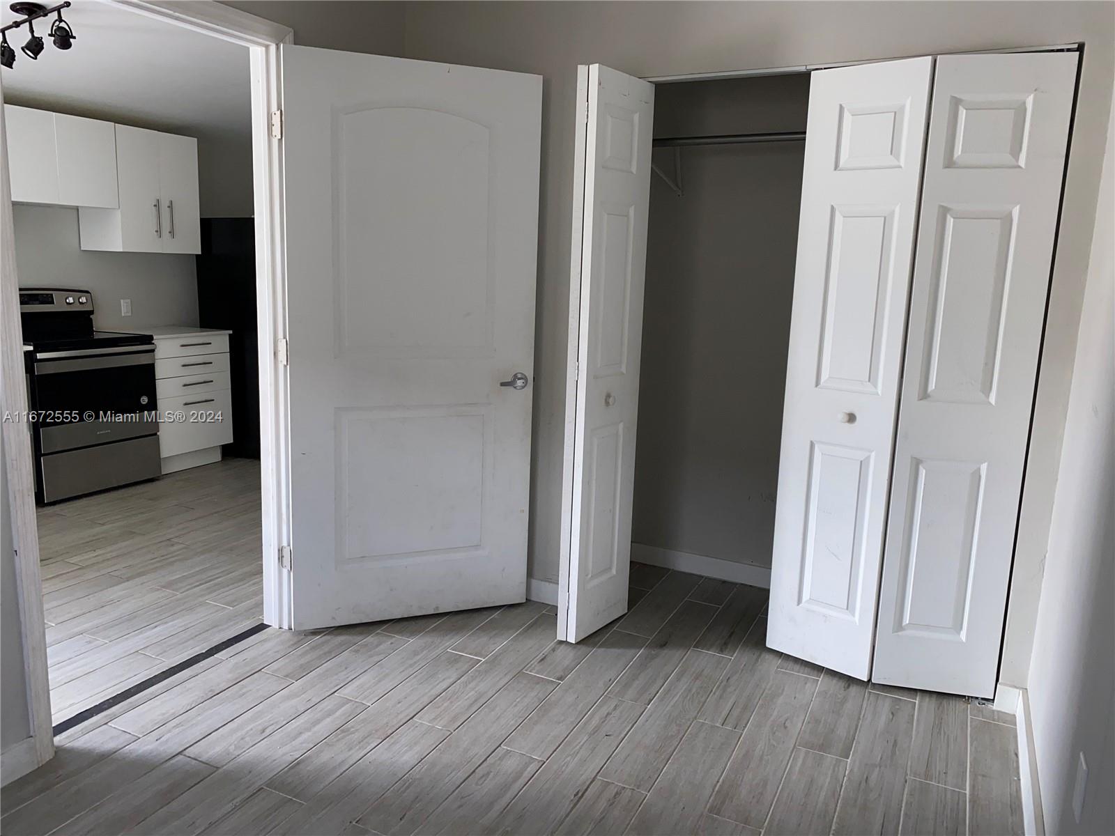 LAWRENCE ESTATE LAND CO - Residential Lease
