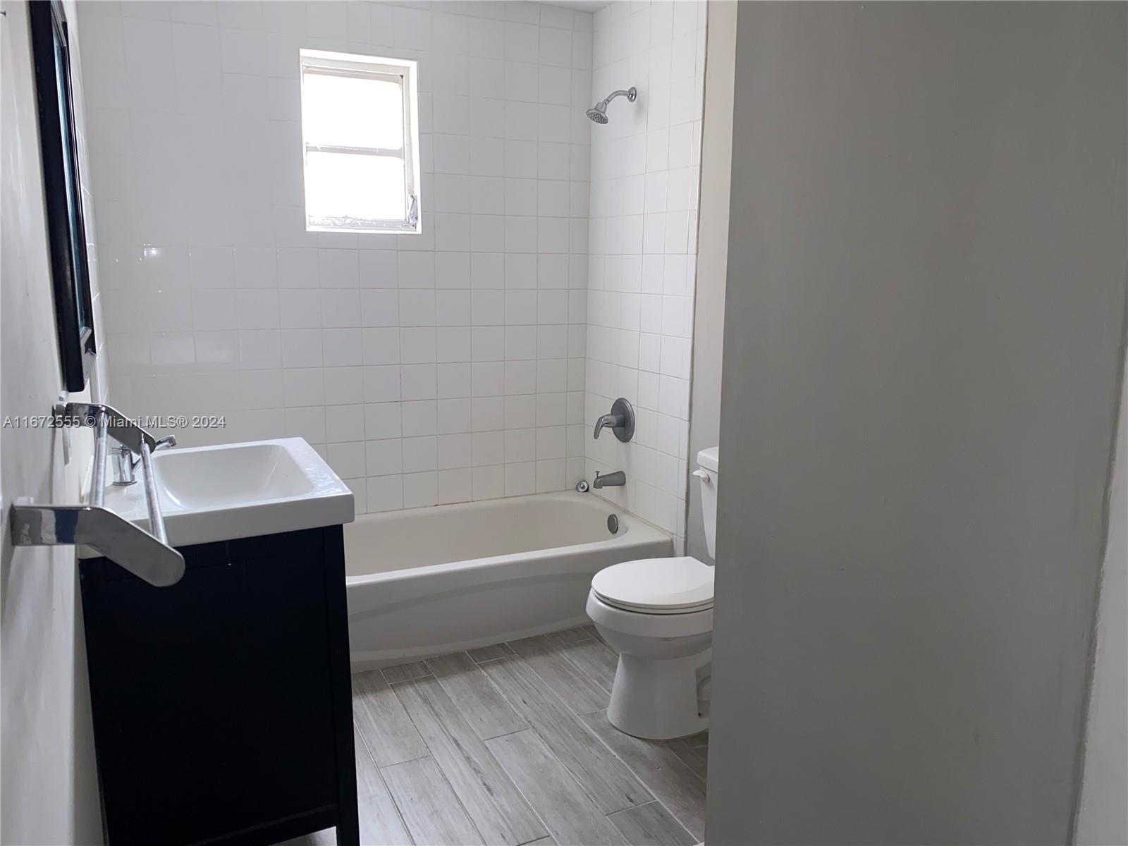 LAWRENCE ESTATE LAND CO - Residential Lease