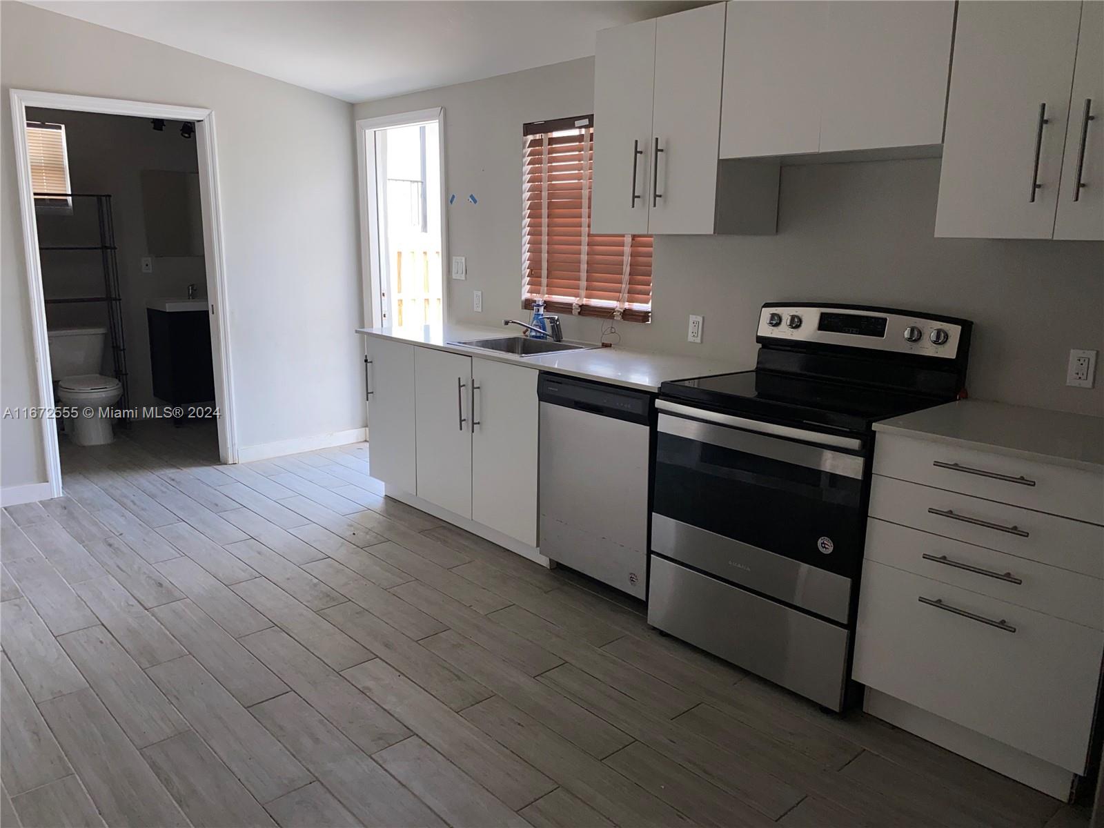 LAWRENCE ESTATE LAND CO - Residential Lease