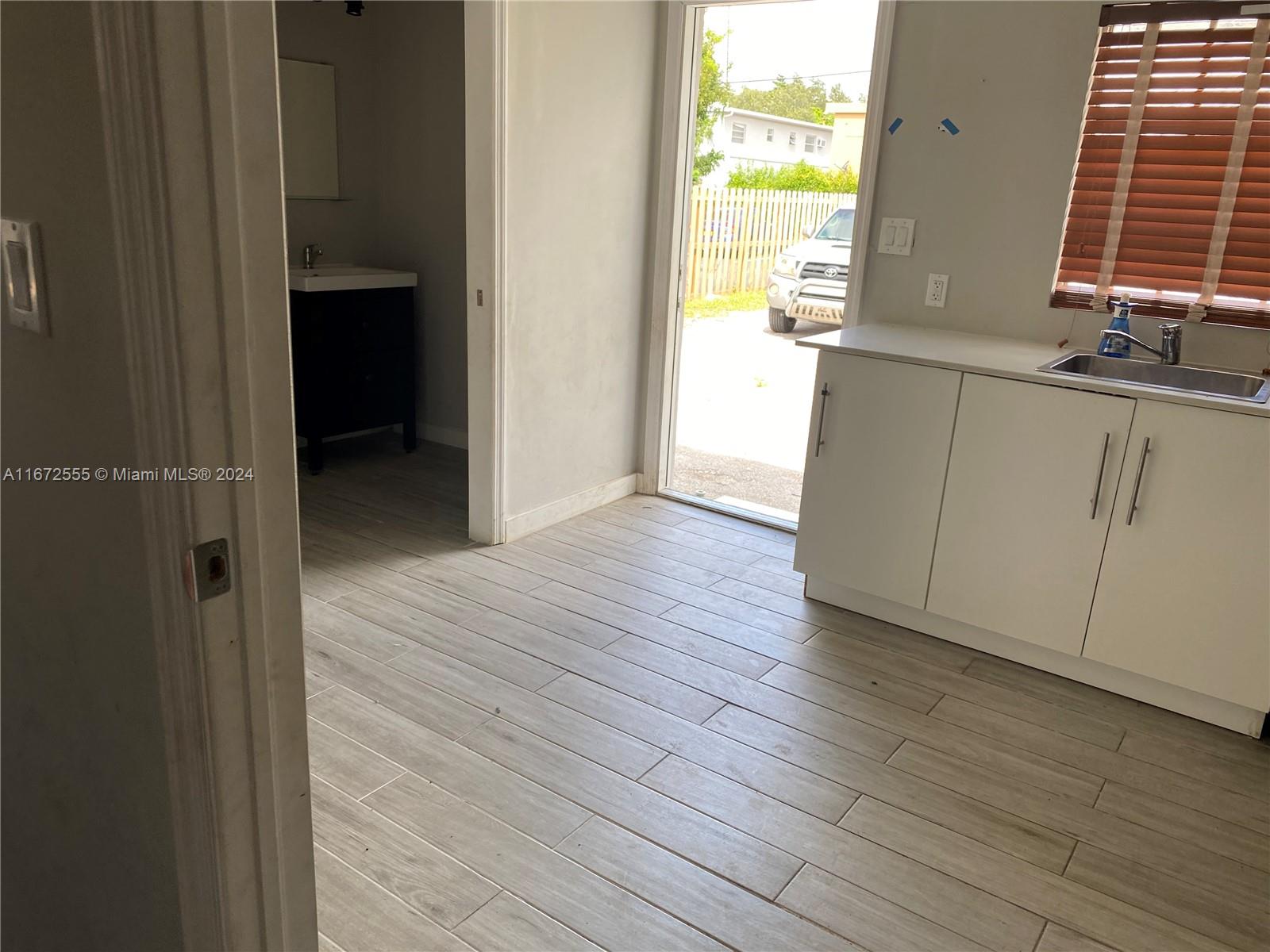 LAWRENCE ESTATE LAND CO - Residential Lease