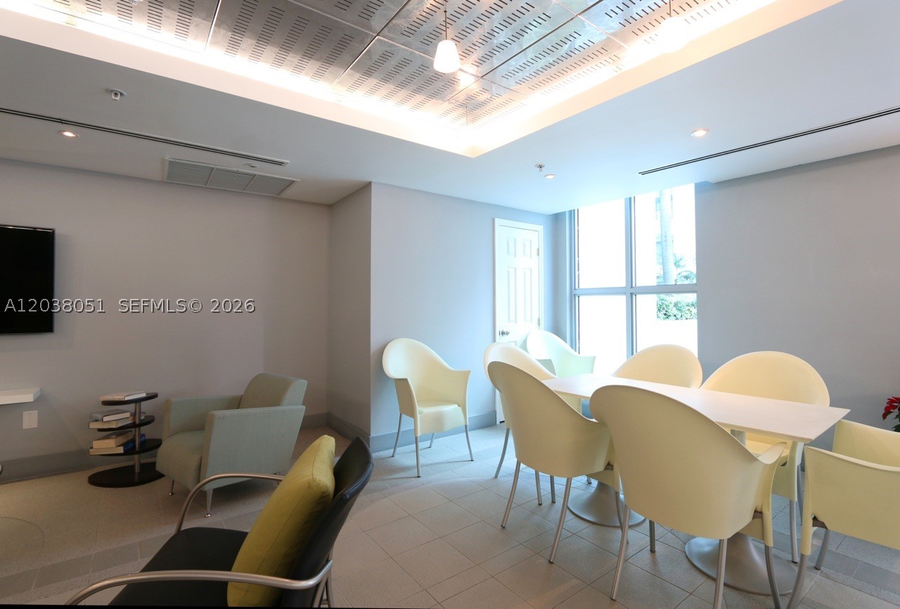 THE COSMOPOLITAN RESIDENC - Residential Lease