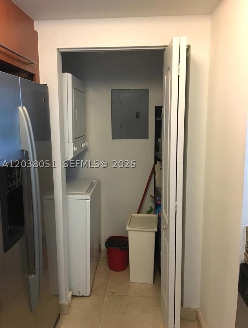 THE COSMOPOLITAN RESIDENC - Residential Lease