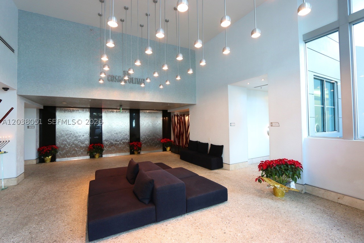 THE COSMOPOLITAN RESIDENC - Residential Lease