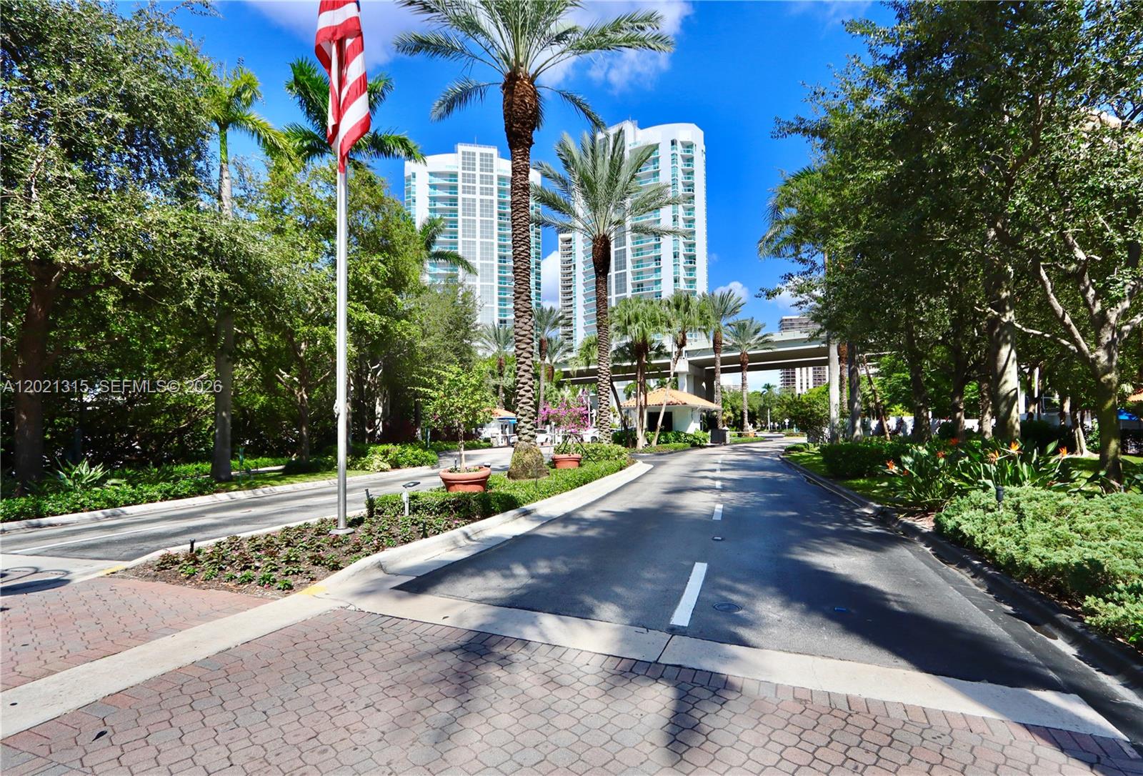MYSTIC POINTE TOWER 500 C - Residential