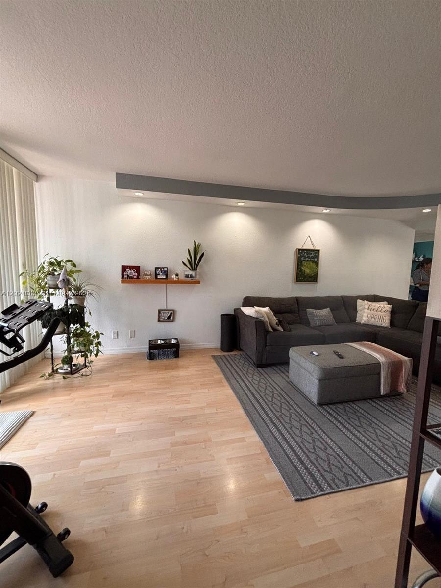 GREENGLADES CONDO I - Residential