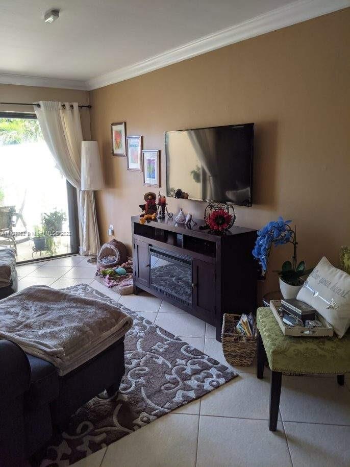 KENDALE LAKES TOWNHOUSE C - Residential