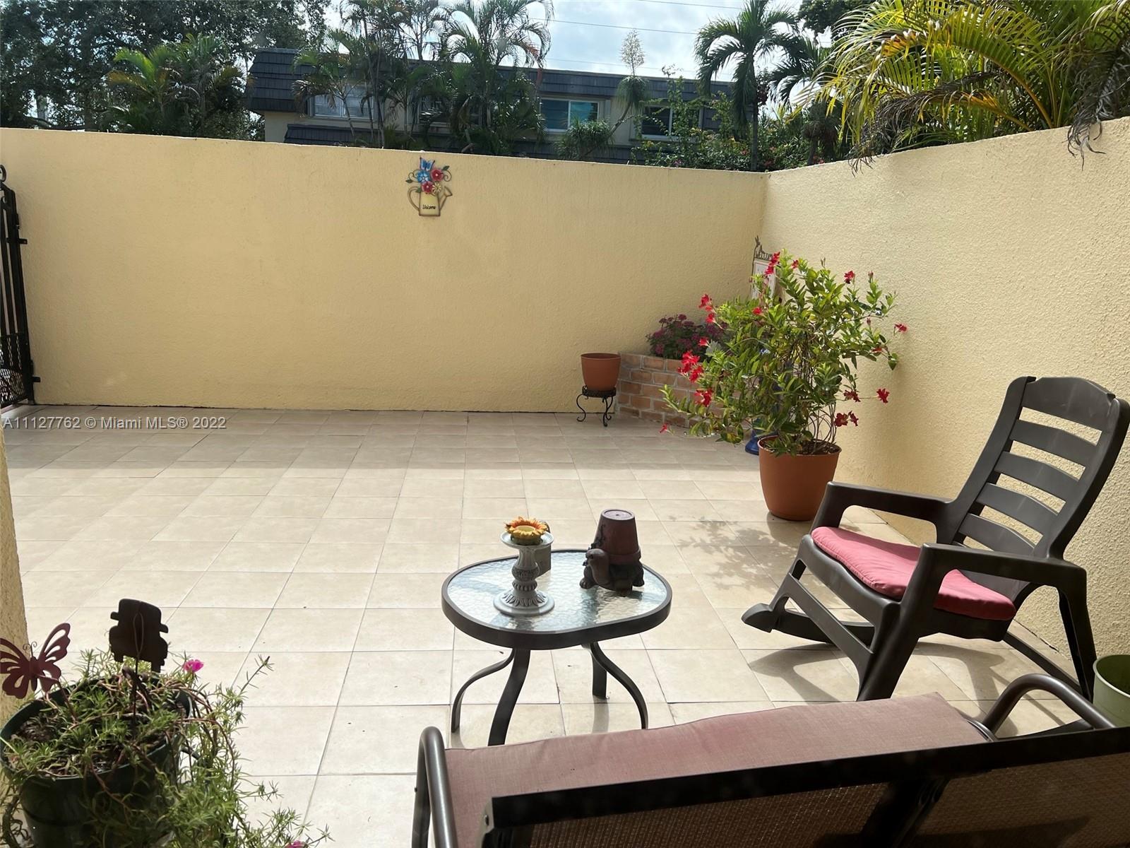 KENDALE LAKES TOWNHOUSE C - Residential