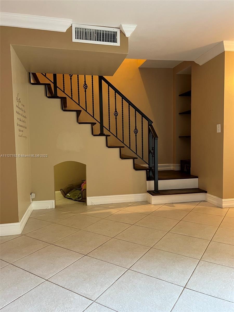 KENDALE LAKES TOWNHOUSE C - Residential