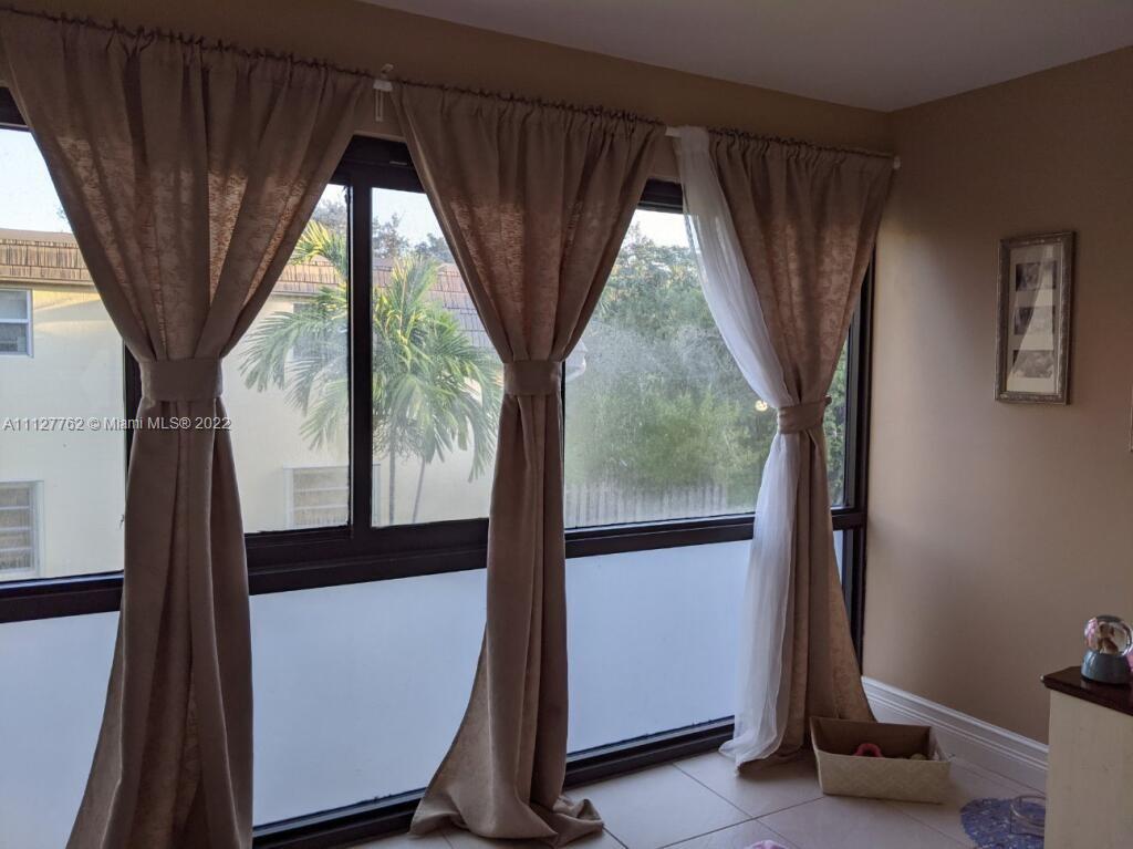 KENDALE LAKES TOWNHOUSE C - Residential