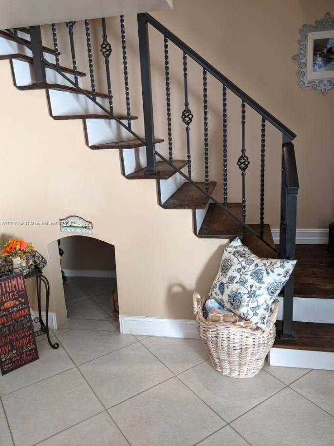 KENDALE LAKES TOWNHOUSE C - Residential